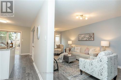 10 - 10 Rossmore Court, London, ON - Indoor Photo Showing Living Room