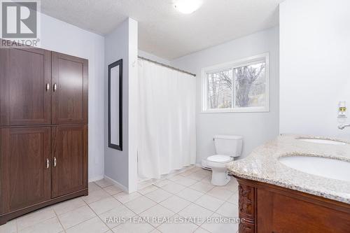 949 Raymond Road, Muskoka Lakes, ON - Indoor Photo Showing Bathroom