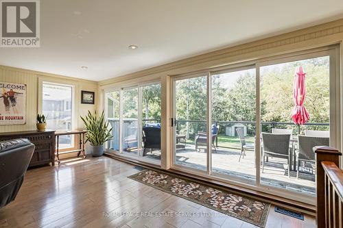 112 Drakes Path, Blue Mountains (Blue Mountain Resort Area), ON - Indoor Photo Showing Living Room