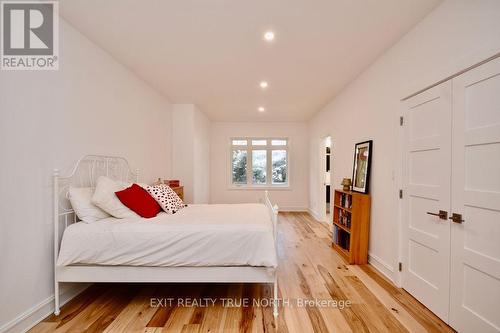 57 Glenhuron Drive, Springwater, ON - Indoor Photo Showing Bedroom