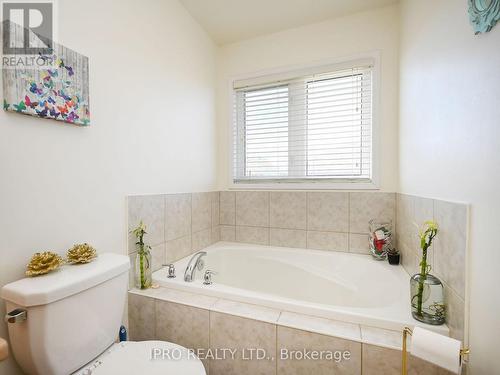 5198 Angel Stone Drive, Mississauga, ON - Indoor Photo Showing Bathroom