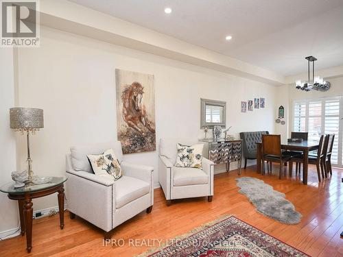 5198 Angel Stone Dr, Mississauga, ON - Indoor Photo Showing Living Room