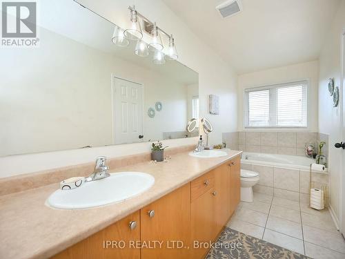 5198 Angel Stone Dr, Mississauga, ON - Indoor Photo Showing Bathroom