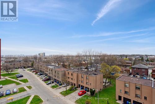 #711 -200 Lotherton Ptwy N, Toronto, ON - Outdoor With View