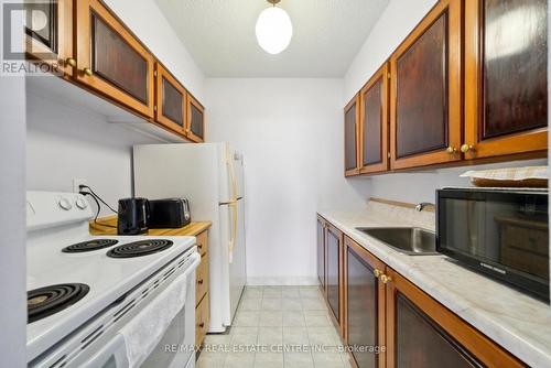 #711 -200 Lotherton Ptwy N, Toronto, ON - Indoor Photo Showing Kitchen