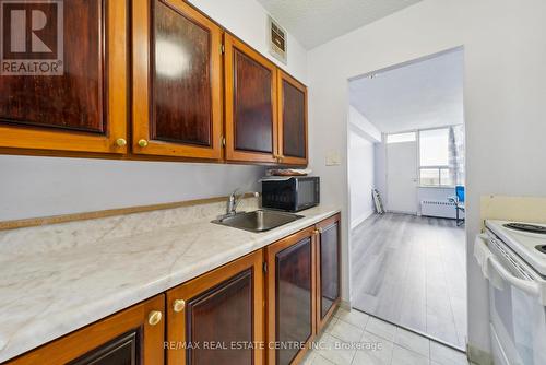 #711 -200 Lotherton Ptwy N, Toronto, ON - Indoor Photo Showing Kitchen