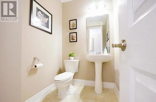 78 Hoey Crescent, Oakville, ON - Indoor Photo Showing Bathroom