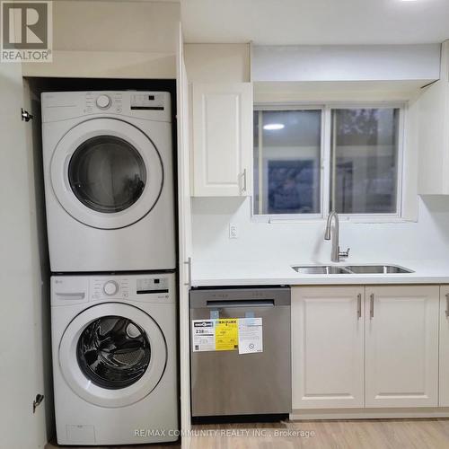 3263 Cawthra Rd, Mississauga, ON - Indoor Photo Showing Laundry Room