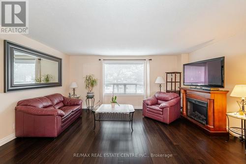 #37 -1510 Sixth Line, Oakville, ON - Indoor Photo Showing Living Room
