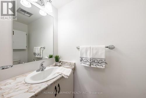 #1209 -2055 Upper Middle Rd, Burlington, ON - Indoor Photo Showing Bathroom