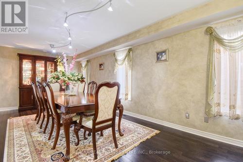 1045 Knotty Pine Grve, Mississauga, ON - Indoor Photo Showing Dining Room