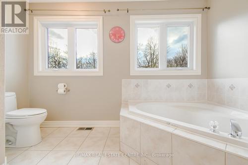 1045 Knotty Pine Grove, Mississauga, ON - Indoor Photo Showing Bathroom