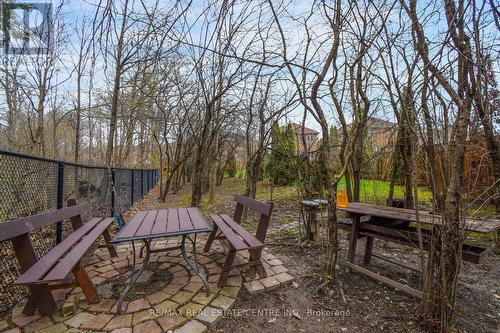 1045 Knotty Pine Grve, Mississauga, ON - Outdoor
