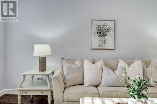 26 Myna Crt, Brampton, ON - Indoor Photo Showing Living Room