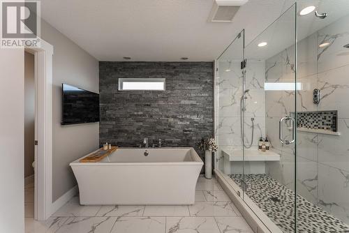 2451 Grafton Place, Prince George, BC - Indoor Photo Showing Bathroom
