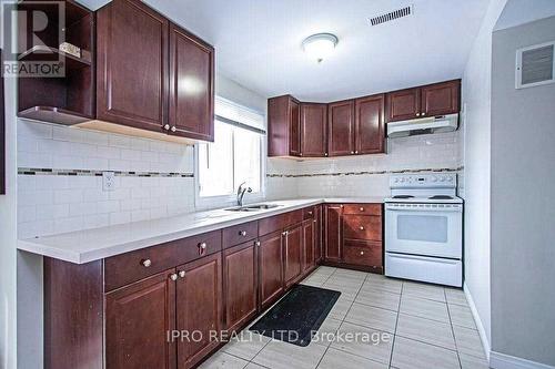 Lower - 540 Old Harwood Avenue, Ajax, ON - Indoor Photo Showing Kitchen