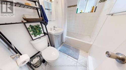 10 Ivy Avenue, Toronto, ON - Indoor Photo Showing Bathroom