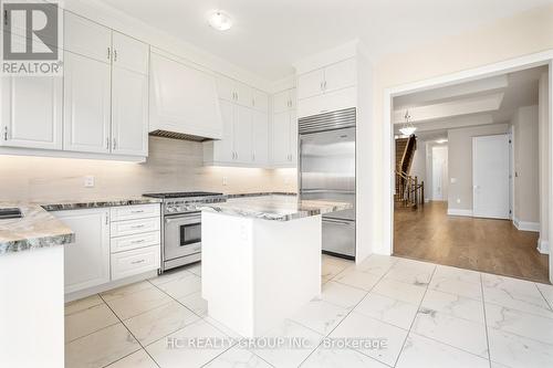 24 Solar St, Richmond Hill, ON - Indoor Photo Showing Kitchen With Upgraded Kitchen