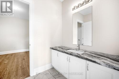 24 Solar St, Richmond Hill, ON - Indoor Photo Showing Bathroom