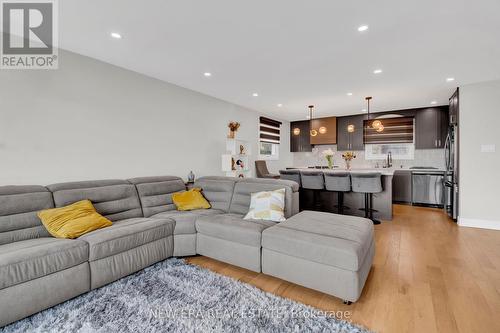 143 Luxury Ave, Bradford West Gwillimbury, ON - Indoor Photo Showing Living Room