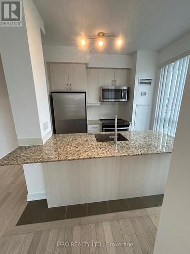 #208 -9205 Yonge St, Richmond Hill, ON - Indoor Photo Showing Kitchen With Upgraded Kitchen