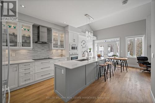 61 Sandy Coast Crescent, Wasaga Beach, ON - Indoor Photo Showing Kitchen With Upgraded Kitchen