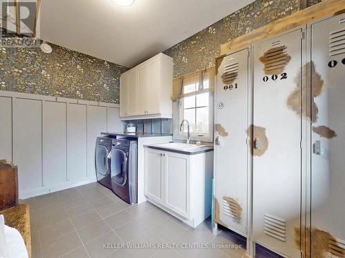 2 Thoroughbred Drive, Oro-Medonte, ON - Indoor Photo Showing Laundry Room