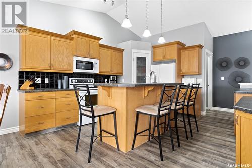 106 Park Street, Grand Coulee, SK - Indoor Photo Showing Kitchen