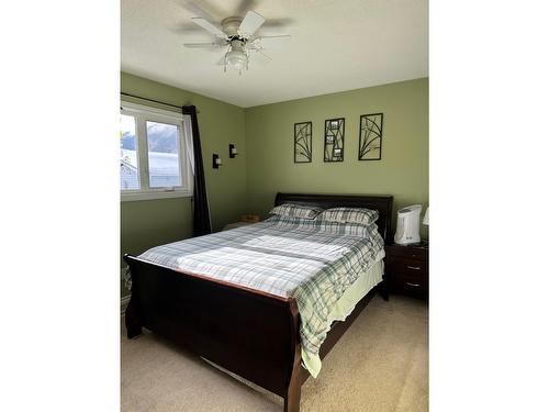 302 Alpine Place, Sparwood, BC - Indoor Photo Showing Bedroom