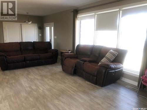 299 Parker Crescent, Canora, SK - Indoor Photo Showing Living Room