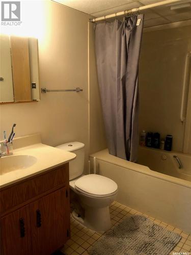 299 Parker Crescent, Canora, SK - Indoor Photo Showing Bathroom