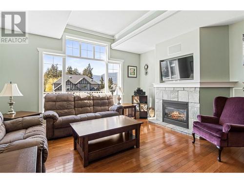 1850 23 Street Ne, Salmon Arm, BC - Indoor Photo Showing Living Room With Fireplace
