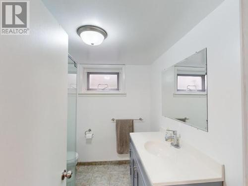 8535 Fern Road, Powell River, BC - Indoor Photo Showing Bathroom