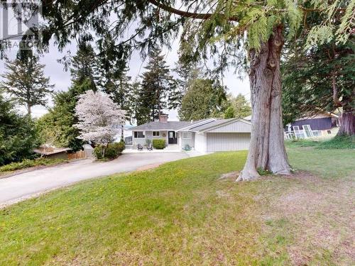 8535 Fern Road, Powell River, BC - Outdoor