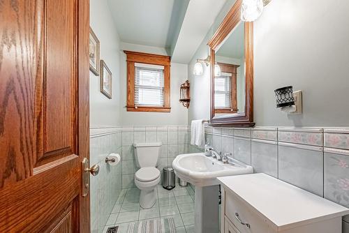 226 Mountain Park Avenue, Hamilton, ON - Indoor Photo Showing Bathroom
