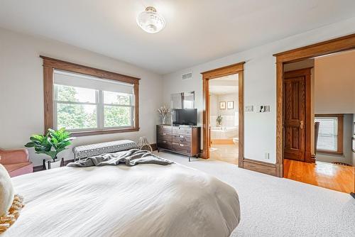 226 Mountain Park Avenue, Hamilton, ON - Indoor Photo Showing Bedroom