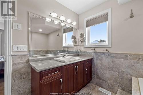 404 County Road 2, Lakeshore, ON - Indoor Photo Showing Bathroom