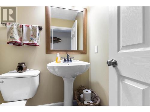 4444 June Springs Road, Kelowna, BC - Indoor Photo Showing Bathroom