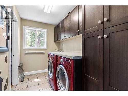 4444 June Springs Road, Kelowna, BC - Indoor Photo Showing Laundry Room