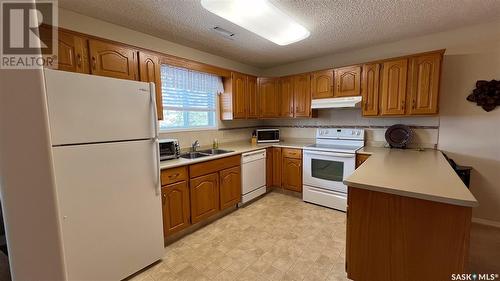 11 1391 98Th Street, North Battleford, SK - Indoor Photo Showing Kitchen With Double Sink