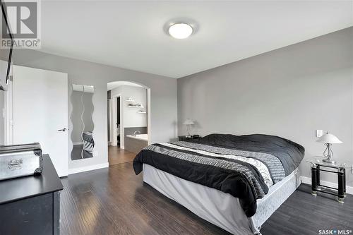 45 Crescent Drive, Avonlea, SK - Indoor Photo Showing Bedroom