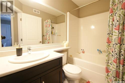 338 Eaton Lane, Saskatoon, SK - Indoor Photo Showing Bathroom