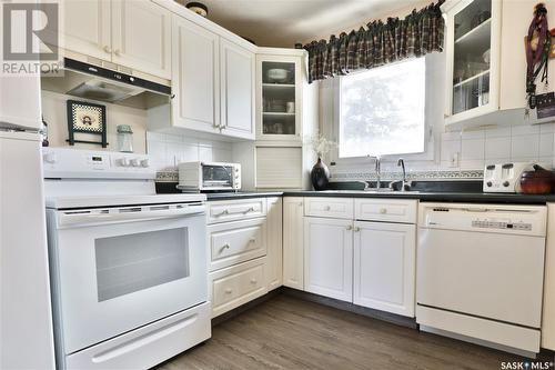 38 Joyce Crescent, Regina, SK - Indoor Photo Showing Kitchen