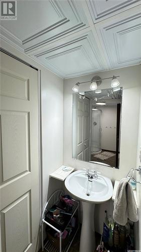 700 Hall Street, Outlook, SK - Indoor Photo Showing Bathroom