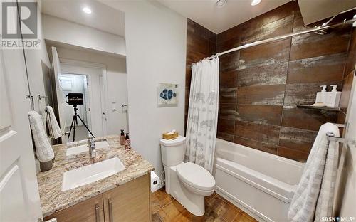 1137 5Th Street E, Saskatoon, SK - Indoor Photo Showing Bathroom