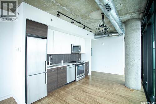 701 490 2Nd Avenue S, Saskatoon, SK - Indoor Photo Showing Kitchen With Stainless Steel Kitchen