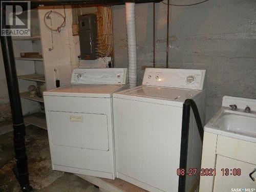 113 3Rd Avenue Sw, Ituna, SK - Indoor Photo Showing Laundry Room