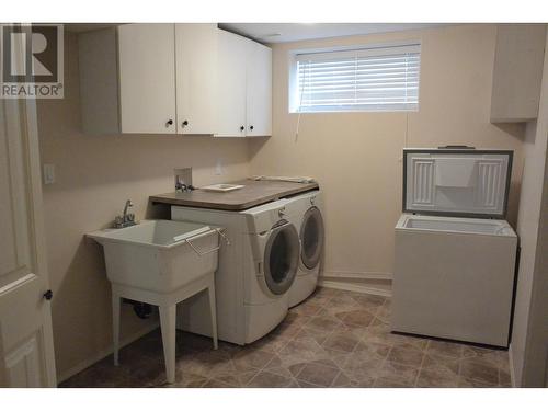 337 Callanan Street, Quesnel, BC - Indoor Photo Showing Laundry Room