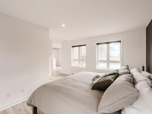 Master bedroom - 104-11860 Rue Notre-Dame E., Montréal (Rivière-Des-Prairies/Pointe-Aux-Trembles), QC - Indoor Photo Showing Bedroom