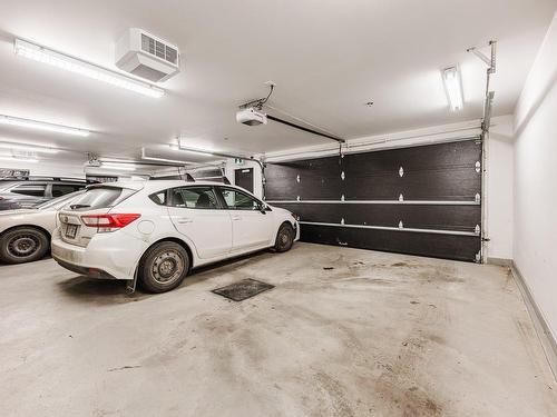 Garage - 104-11860 Rue Notre-Dame E., Montréal (Rivière-Des-Prairies/Pointe-Aux-Trembles), QC - Indoor Photo Showing Garage